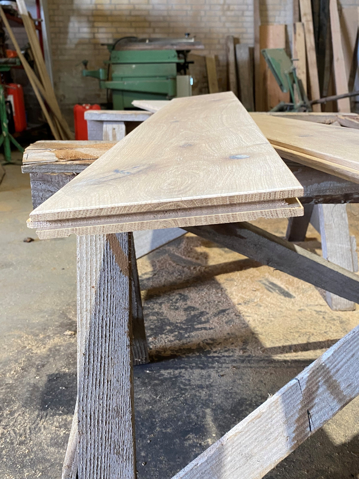 Massivt egetræsgulv 20 × 180 mm – med endenot - Hårdvoksolie
