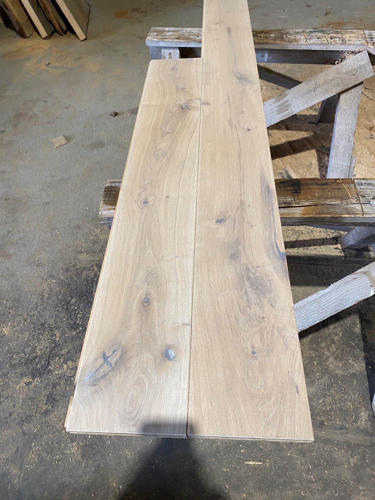 Massivt egetræsgulv 20 × 180 mm – med endenot - Hårdvoksolie