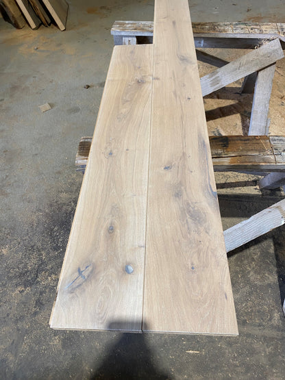 Massivt egetræsgulv 20 × 180 mm – med endenot - Hårdvoksolie